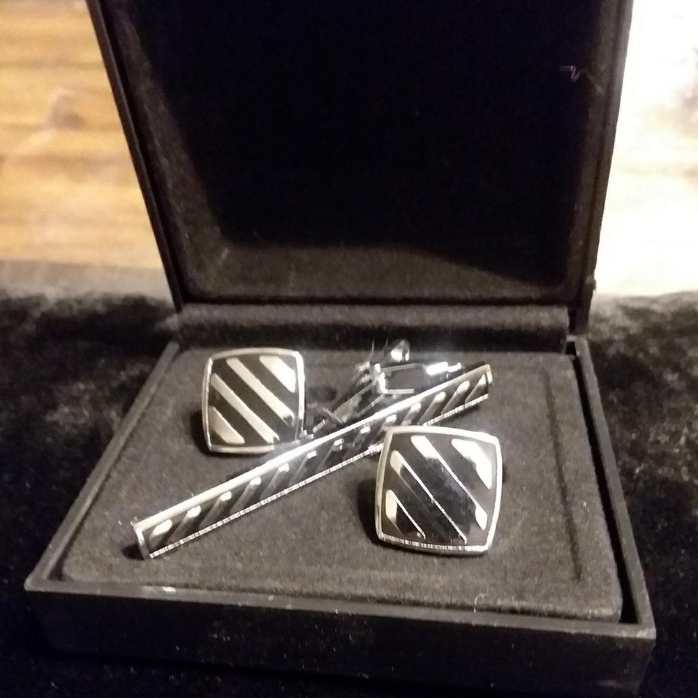 Silver Striped Cufflinks and Tie Clip Set